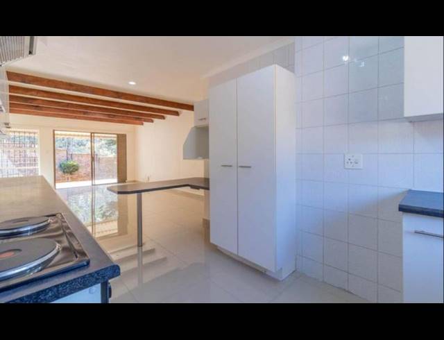 2 BEDROOM TOWNHOUSE FOR SALE IN GLENVISTA